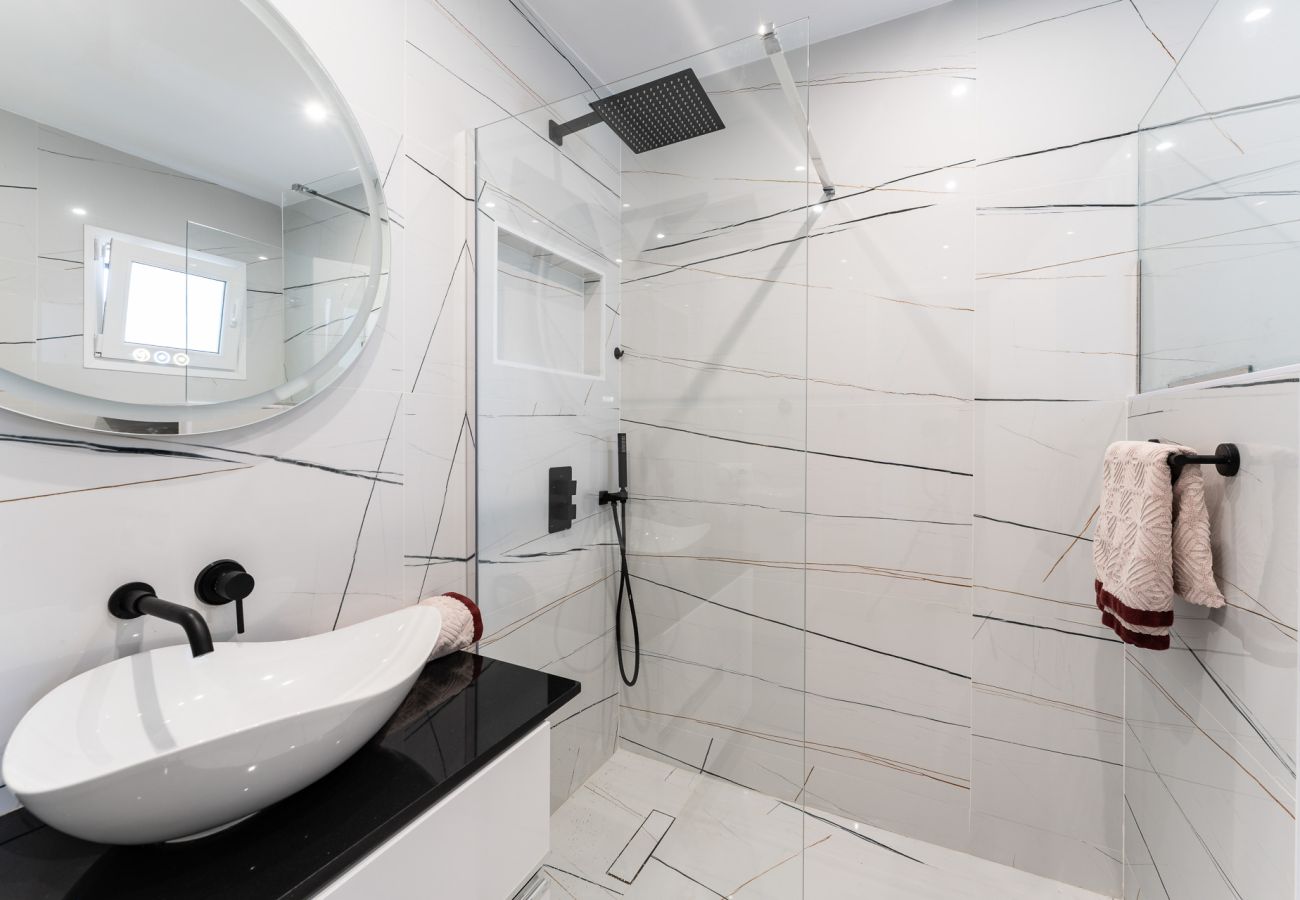 Apartment in Mijas Costa - Luxury Penthouse with Sea Views and short walk to Restaurants, Padel and Gym 