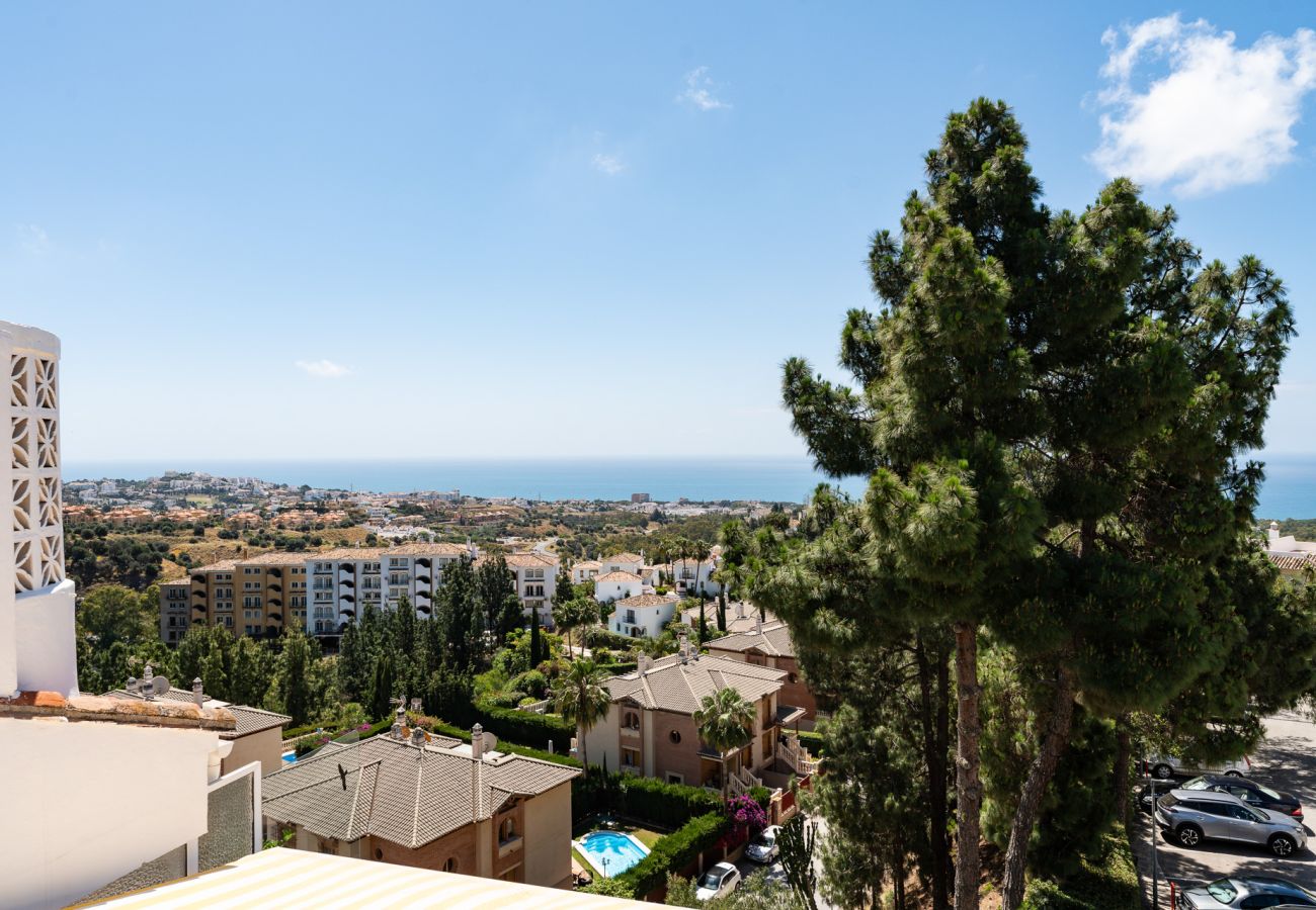 Apartment in Mijas Costa - Luxury Penthouse with Sea Views and short walk to Restaurants, Padel and Gym 