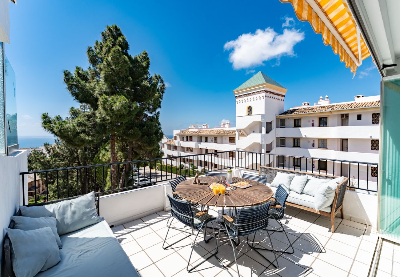 Apartment in Mijas Costa - Luxury Penthouse with Sea Views and short walk to Restaurants, Padel and Gym 