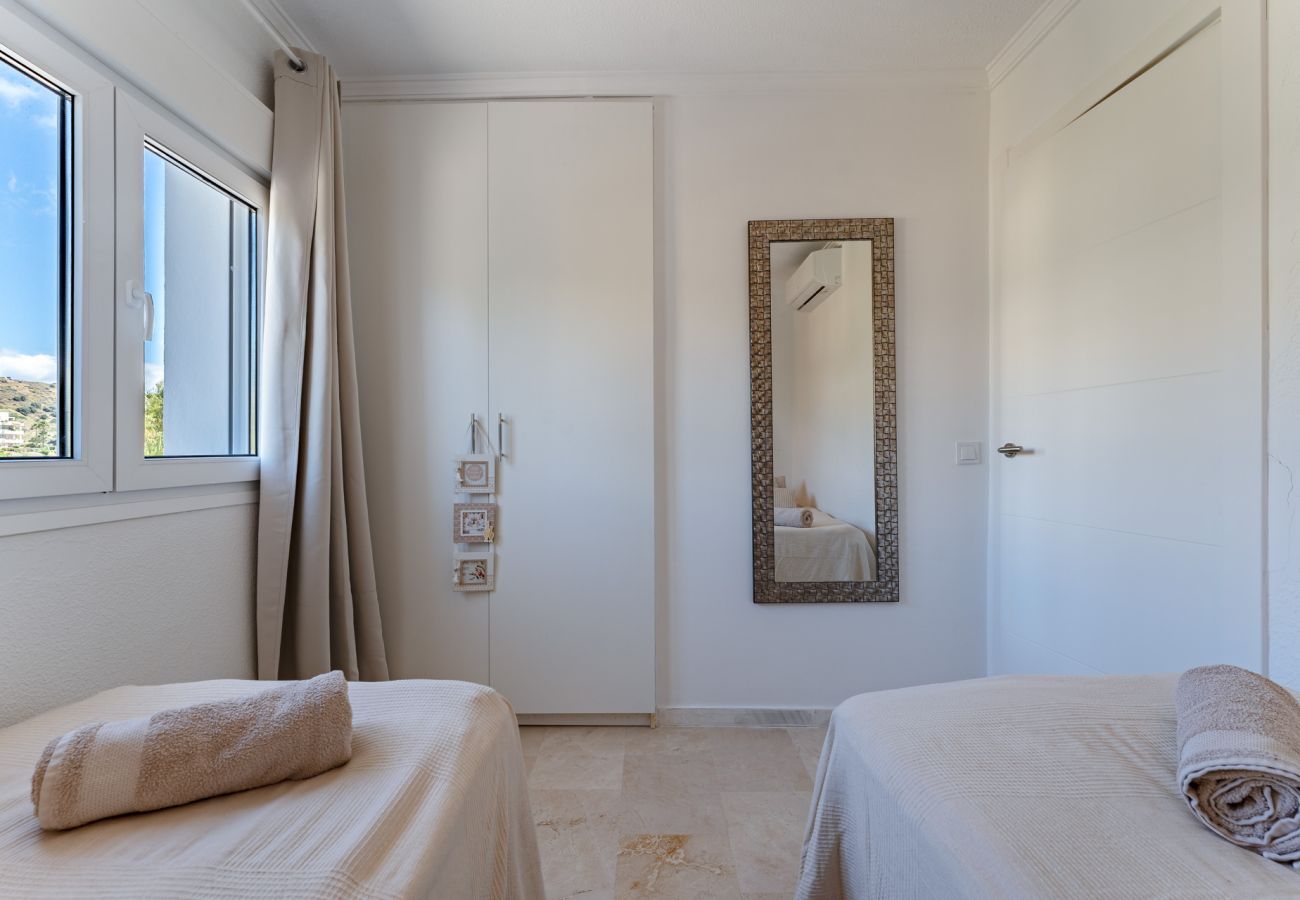 Apartment in Mijas Costa - Luxury Penthouse with Sea Views and short walk to Restaurants, Padel and Gym 