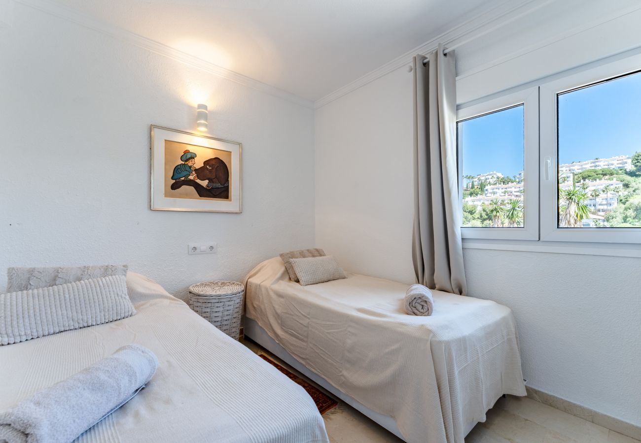 Apartment in Mijas Costa - Luxury Penthouse with Sea Views and short walk to Restaurants, Padel and Gym 