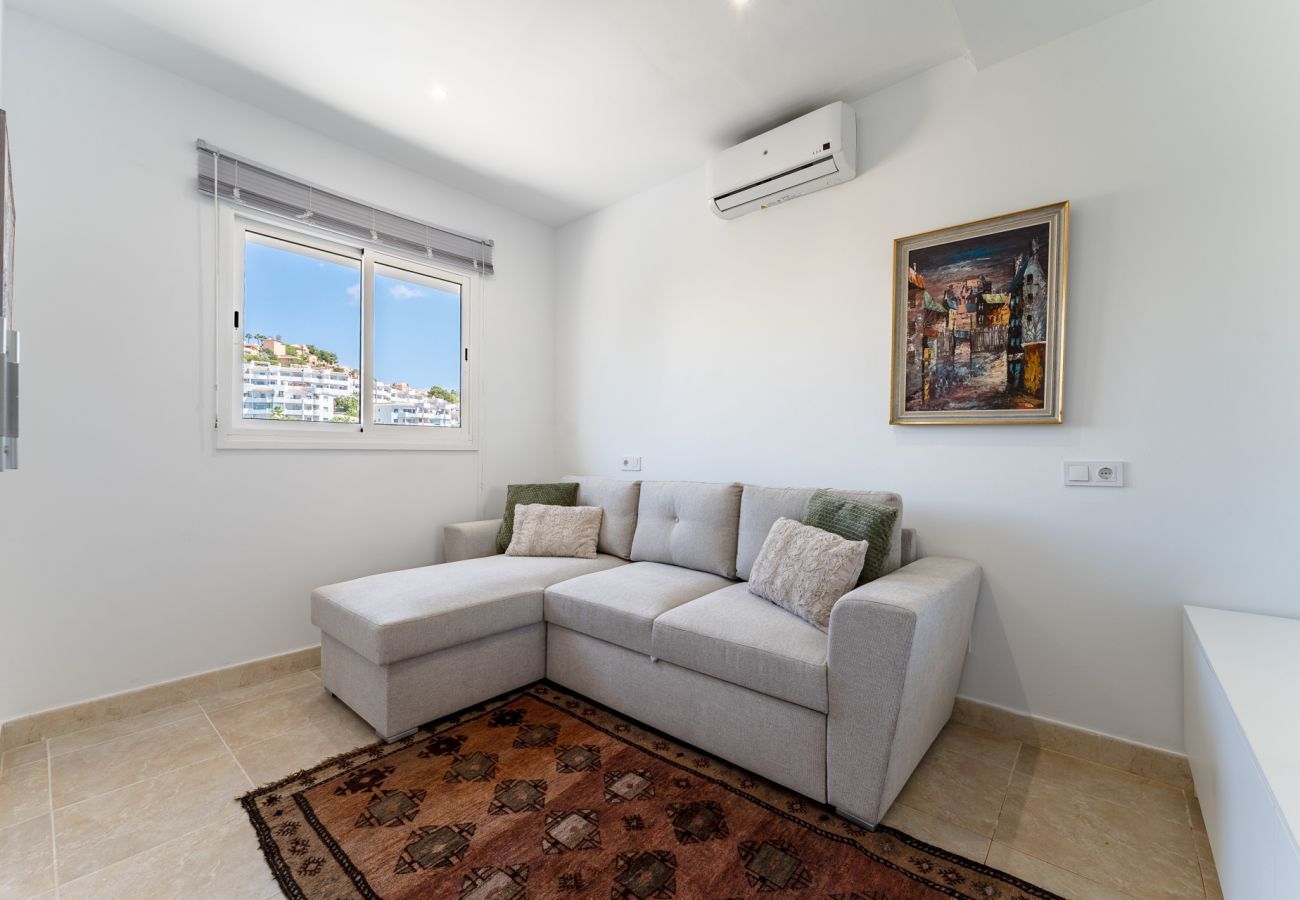 Apartment in Mijas Costa - Luxury Penthouse with Sea Views and short walk to Restaurants, Padel and Gym 