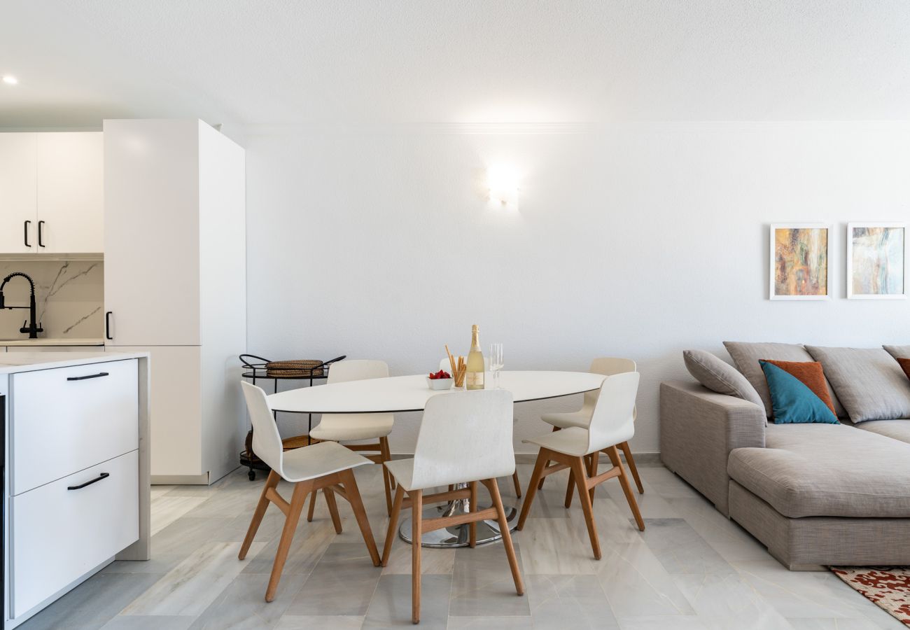 Apartment in Mijas Costa - Luxury Penthouse with Sea Views and short walk to Restaurants, Padel and Gym 