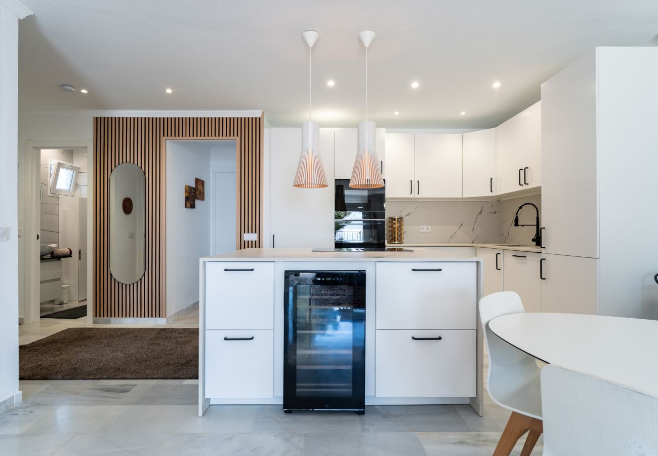 Apartment in Mijas Costa - Luxury Penthouse with Sea Views and short walk to Restaurants, Padel and Gym 