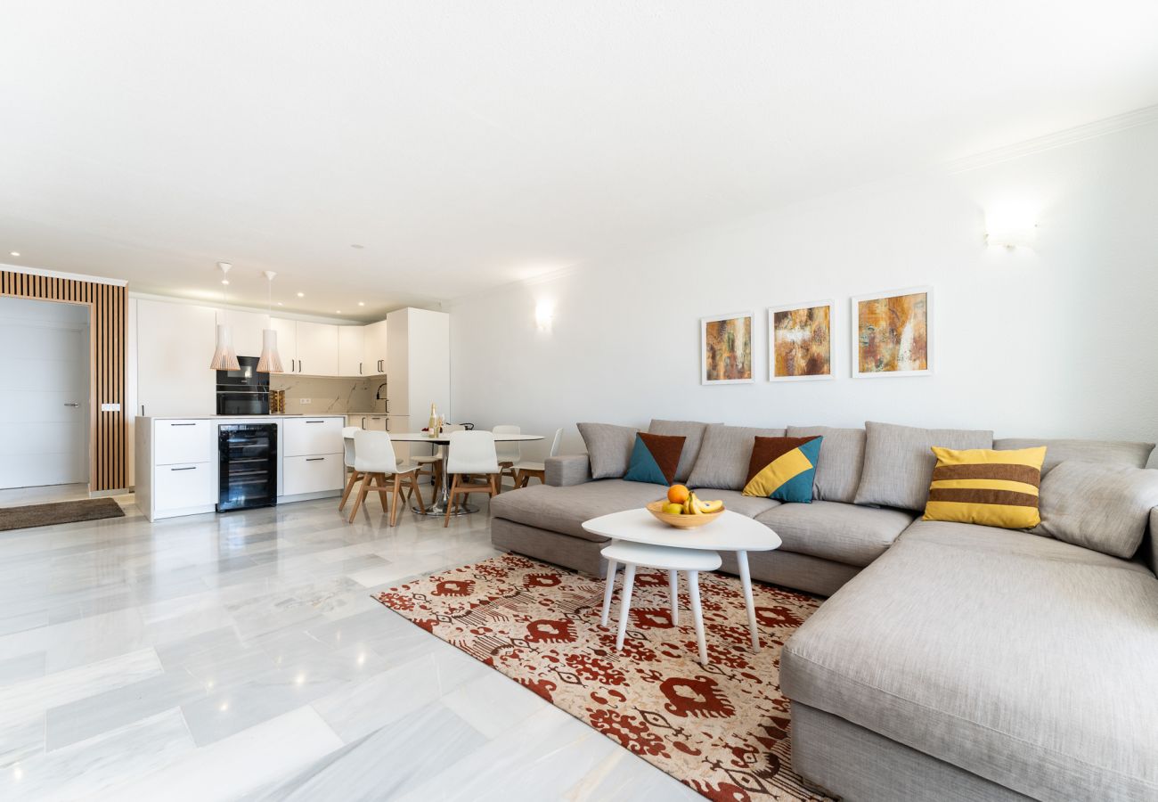 Apartment in Mijas Costa - Luxury Penthouse with Sea Views and short walk to Restaurants, Padel and Gym 