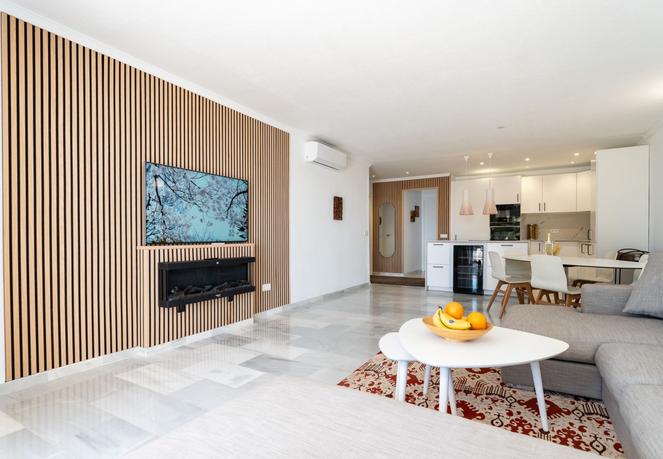 Apartment in Mijas Costa - Luxury Penthouse with Sea Views and short walk to Restaurants, Padel and Gym 