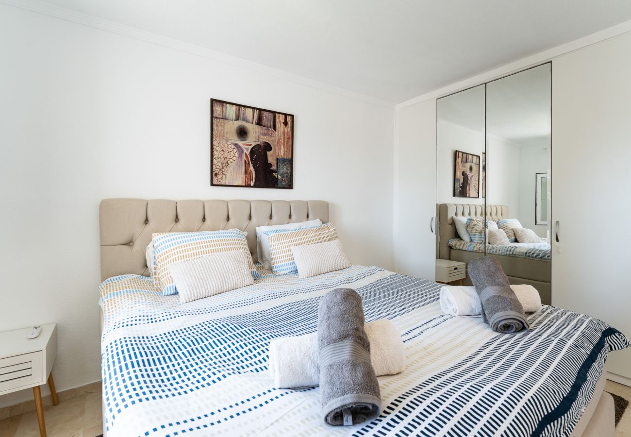 Apartment in Mijas Costa - Luxury Penthouse with Sea Views and short walk to Restaurants, Padel and Gym 