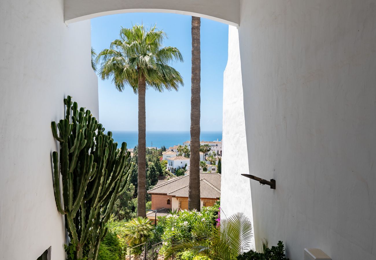 Apartment in Mijas Costa - Luxury Penthouse with Sea Views and short walk to Restaurants, Padel and Gym 