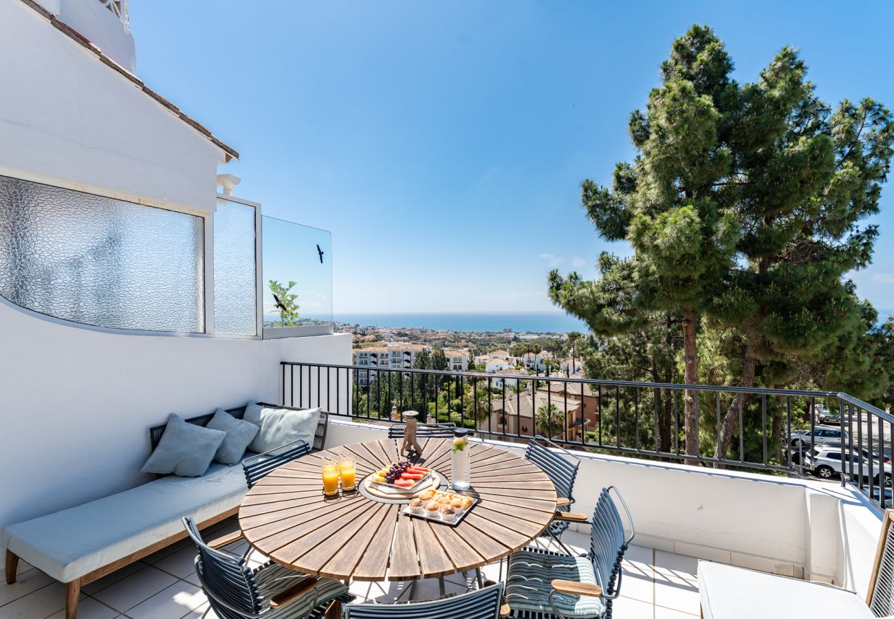 Apartment in Mijas Costa - Luxury Penthouse with Sea Views and short walk to Restaurants, Padel and Gym 