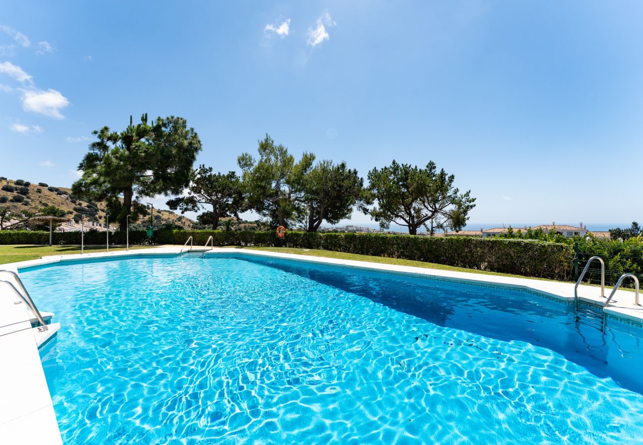 Apartment in Mijas Costa - Luxury Penthouse with Sea Views and short walk to Restaurants, Padel and Gym 