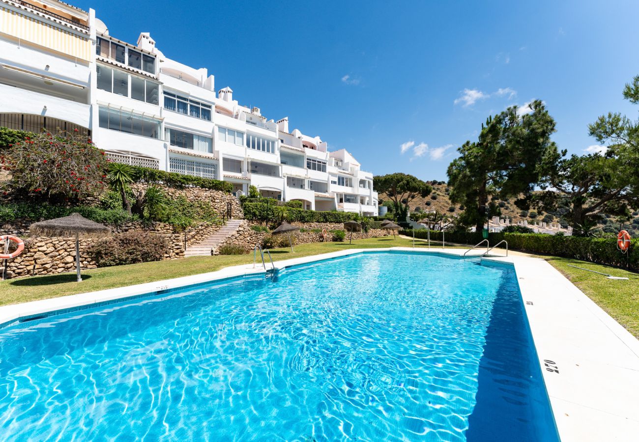 Apartment in Mijas Costa - Luxury Penthouse with Sea Views and short walk to Restaurants, Padel and Gym 