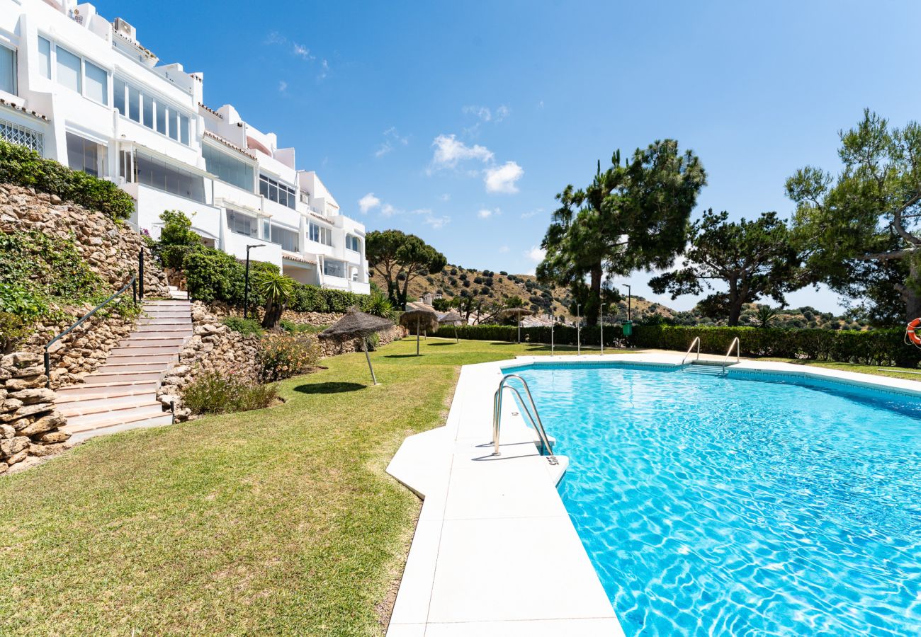 Apartment in Mijas Costa - Luxury Penthouse with Sea Views and short walk to Restaurants, Padel and Gym 