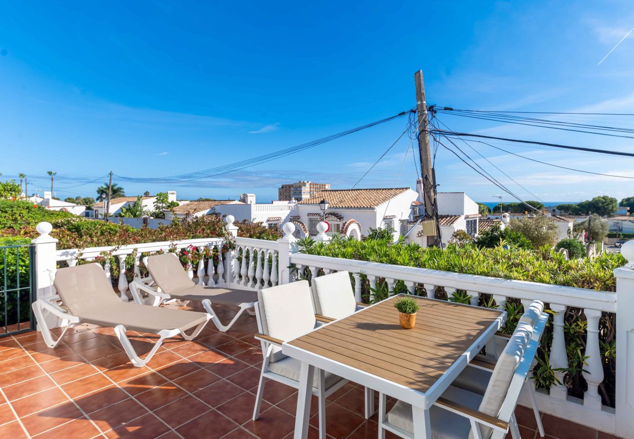 Terraced House in Mijas Costa - Easy walk to Beach, Shops, Restaurants, bars and Gym