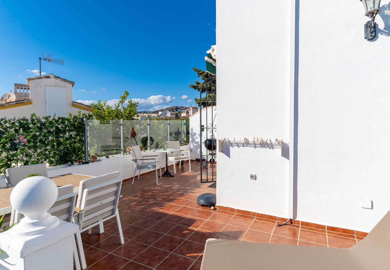 Terraced House in Mijas Costa - Easy walk to Beach, Shops, Restaurants, bars and Gym