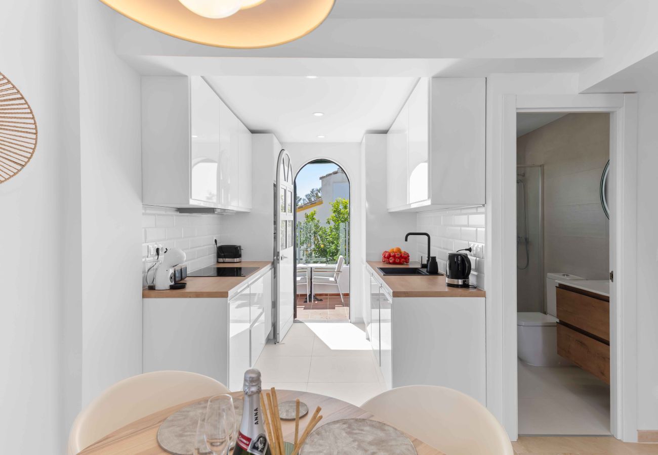 Terraced House in Mijas Costa - Easy walk to Beach, Shops, Restaurants, bars and Gym