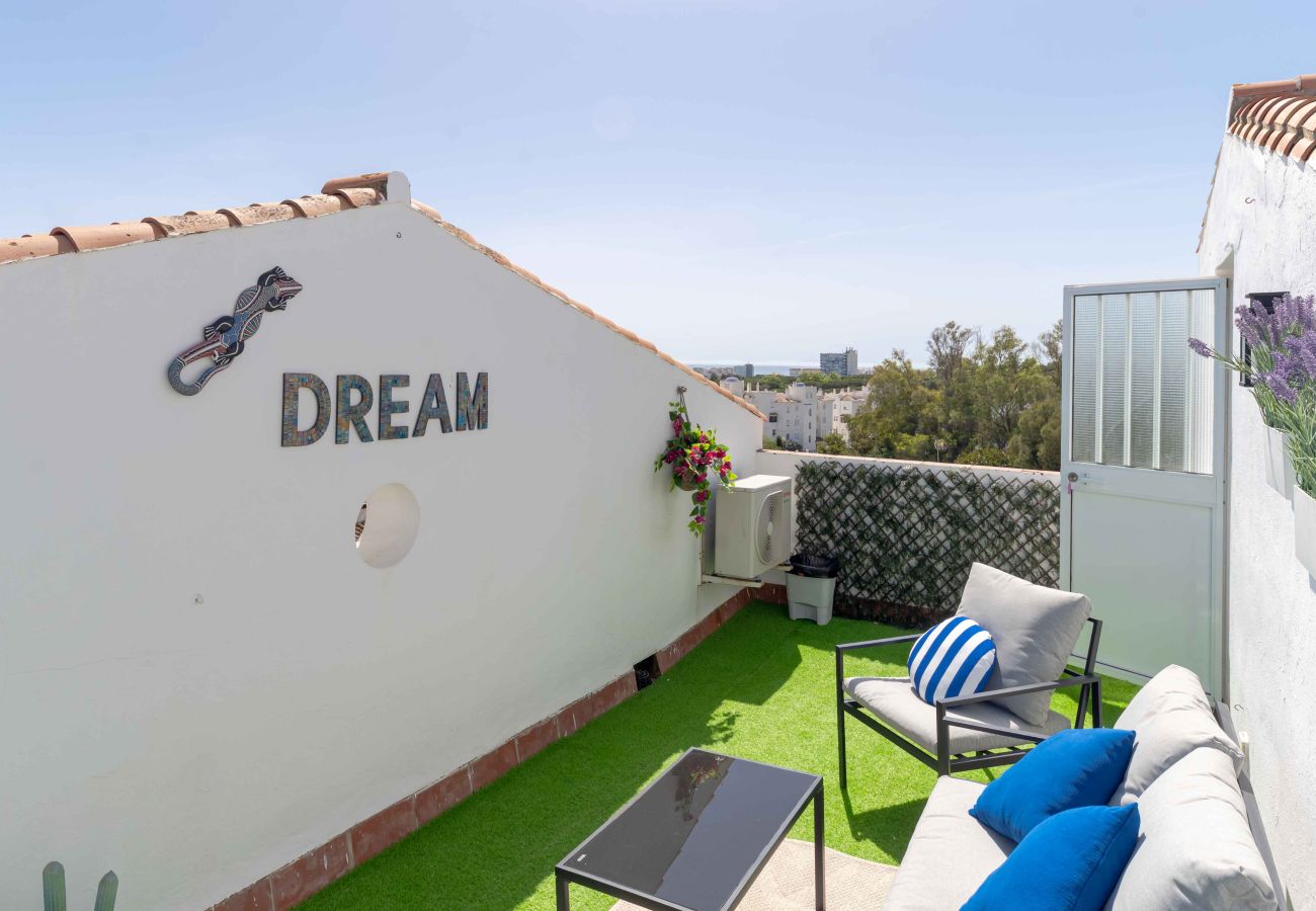 Terraced House in Mijas Costa - Easy walk to Beach, Shops, Restaurants, bars and Gym