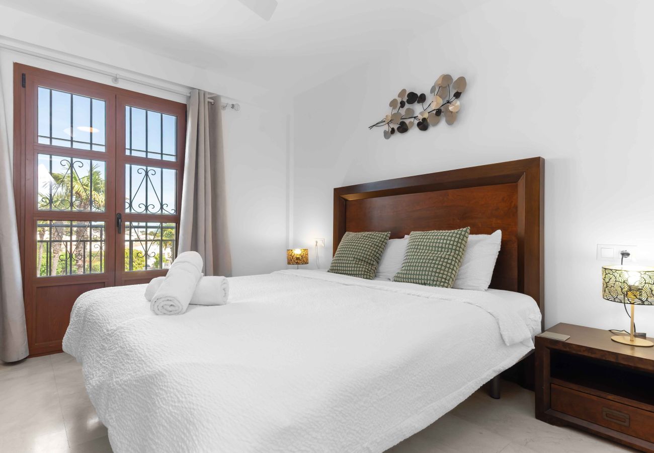 Terraced House in Mijas Costa - Easy walk to Beach, Shops, Restaurants, bars and Gym