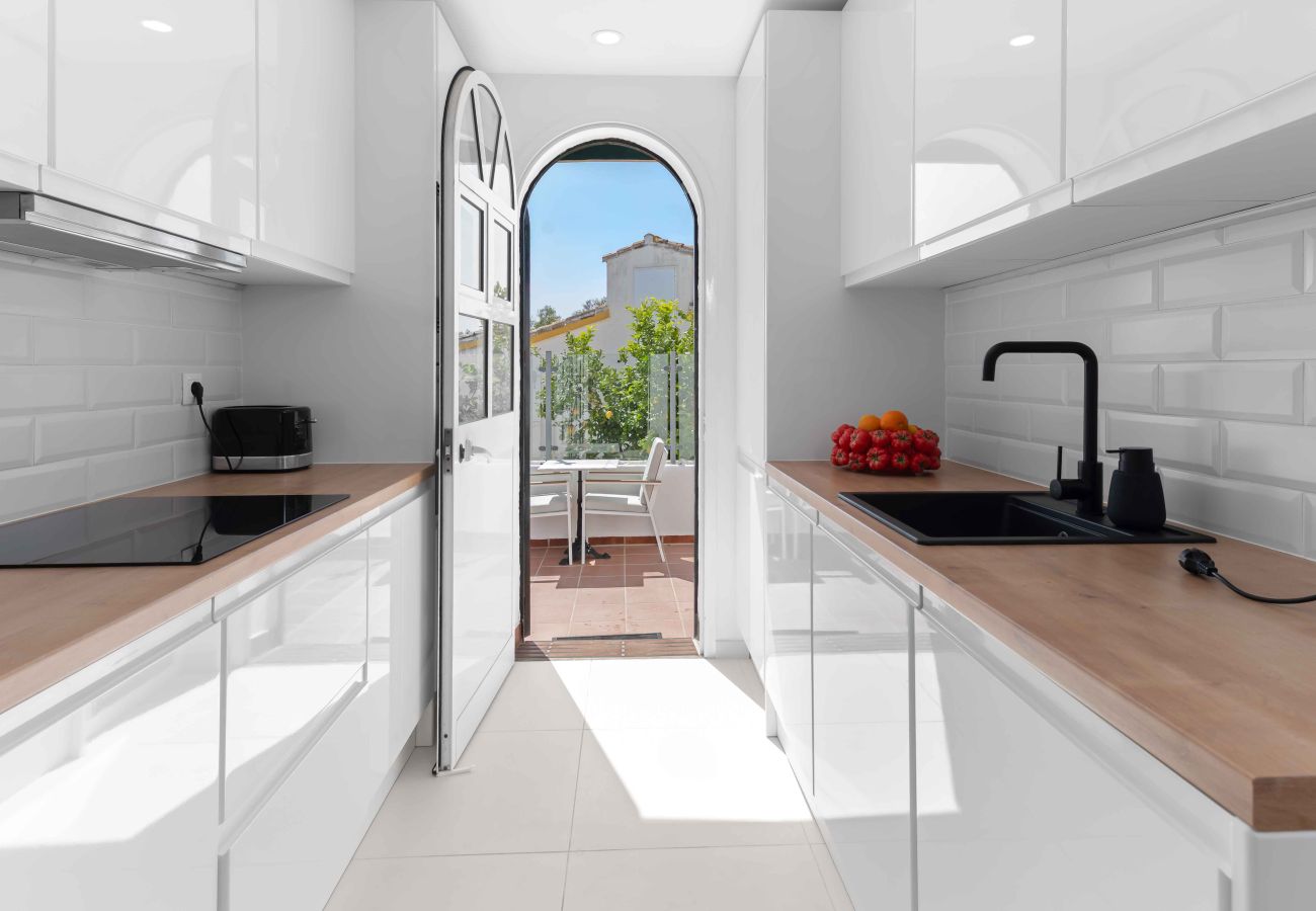 Terraced House in Mijas Costa - Easy walk to Beach, Shops, Restaurants, bars and Gym