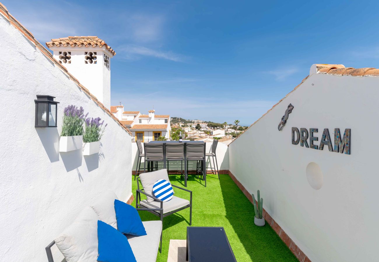 Terraced House in Mijas Costa - Easy walk to Beach, Shops, Restaurants, bars and Gym