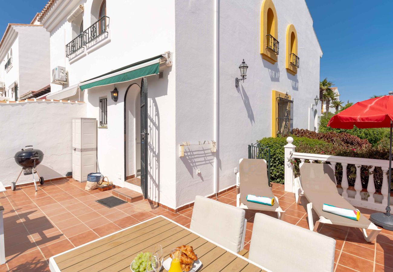 Terraced House in Mijas Costa - Easy walk to Beach, Shops, Restaurants, bars and Gym