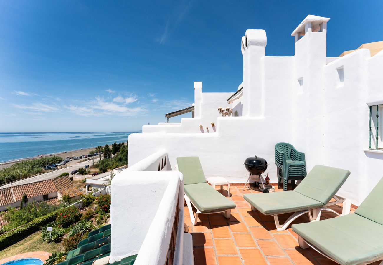 Terraced House in Benajarafe - First line beach, direct access to the pool from terrace