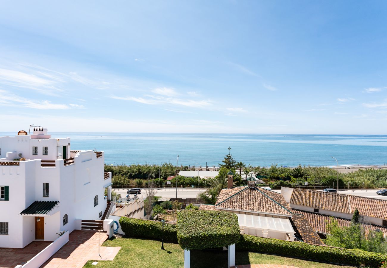Terraced House in Benajarafe - First line beach, direct access to the pool from terrace