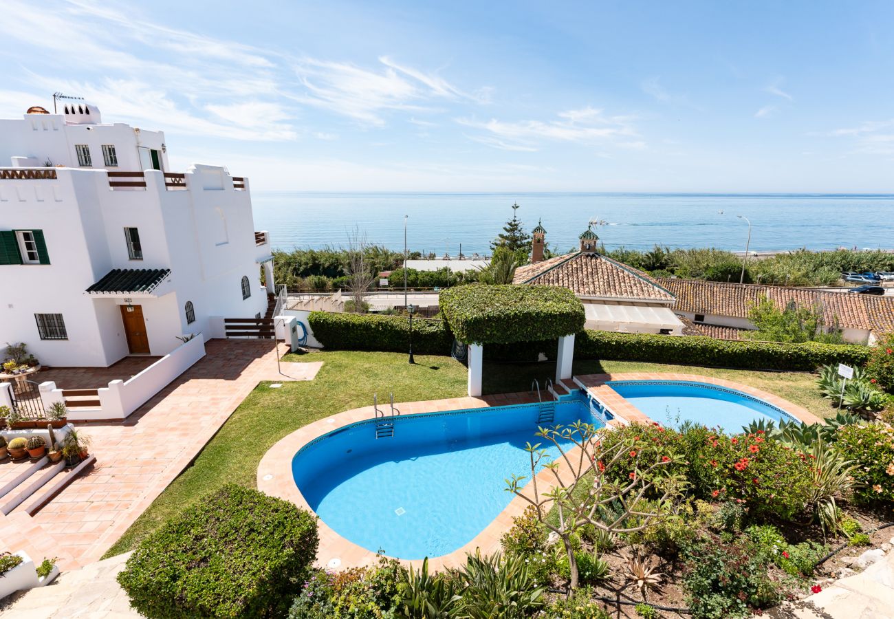 Terraced House in Benajarafe - First line beach, direct access to the pool from terrace