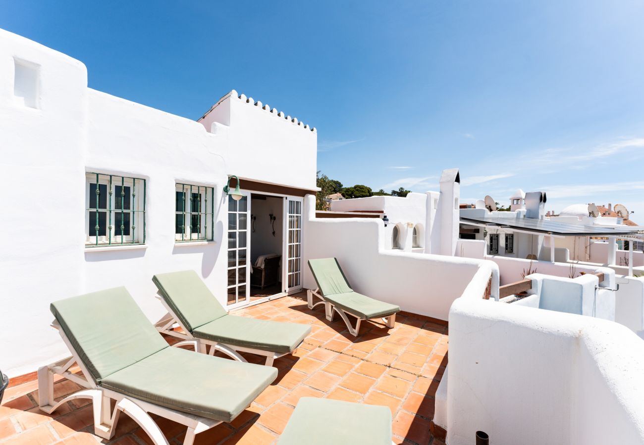 Terraced House in Benajarafe - First line beach, direct access to the pool from terrace