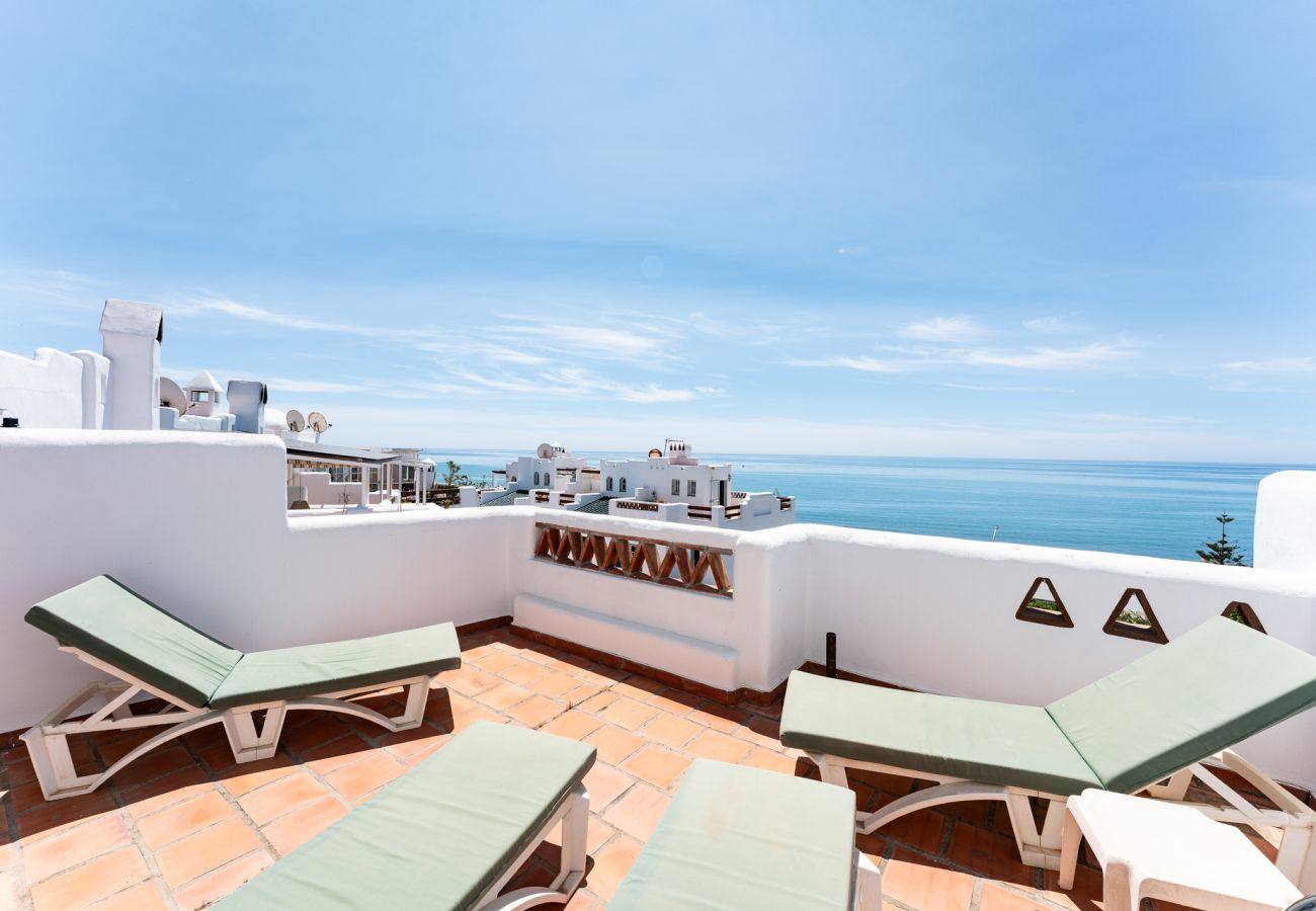 Terraced House in Benajarafe - First line beach, direct access to the pool from terrace