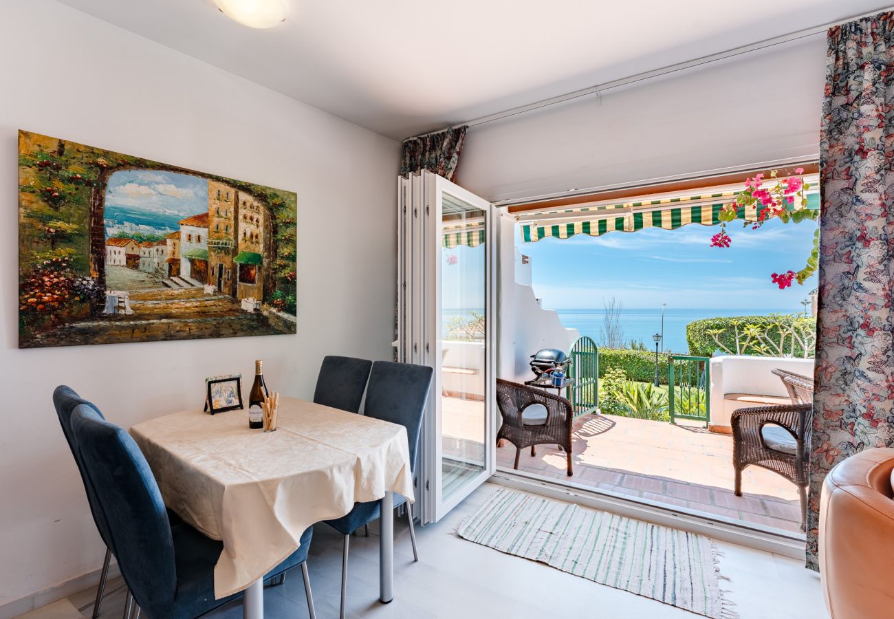 Terraced House in Benajarafe - First line beach, direct access to the pool from terrace