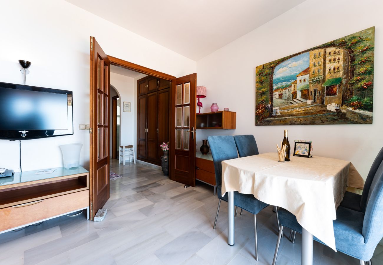 Terraced House in Benajarafe - First line beach, direct access to the pool from terrace