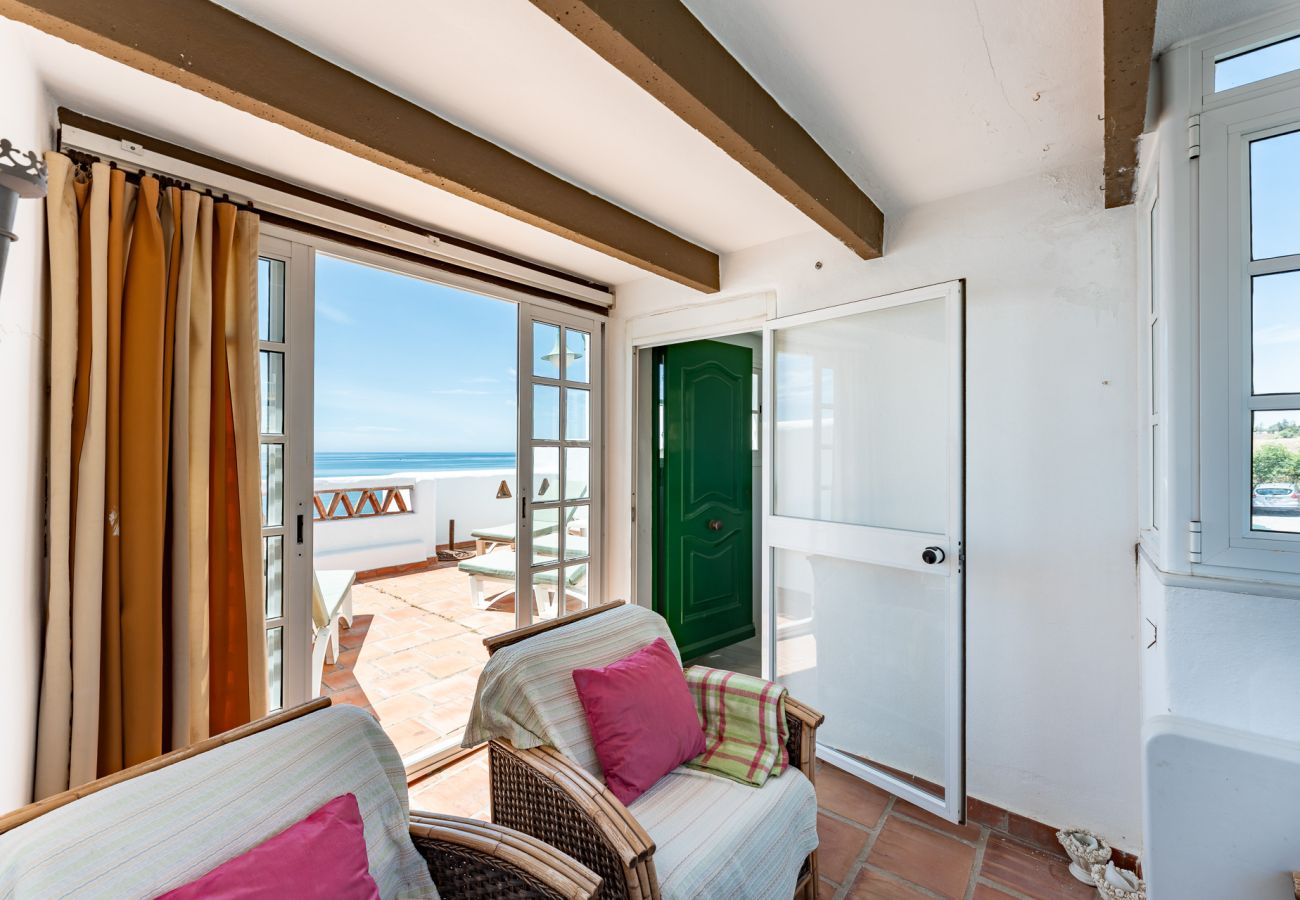 Terraced House in Benajarafe - First line beach, direct access to the pool from terrace