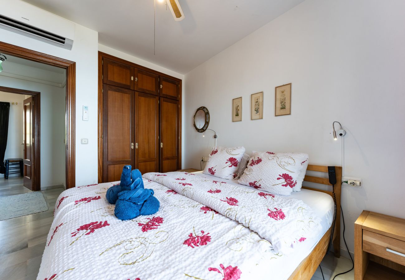 Terraced House in Benajarafe - First line beach, direct access to the pool from terrace