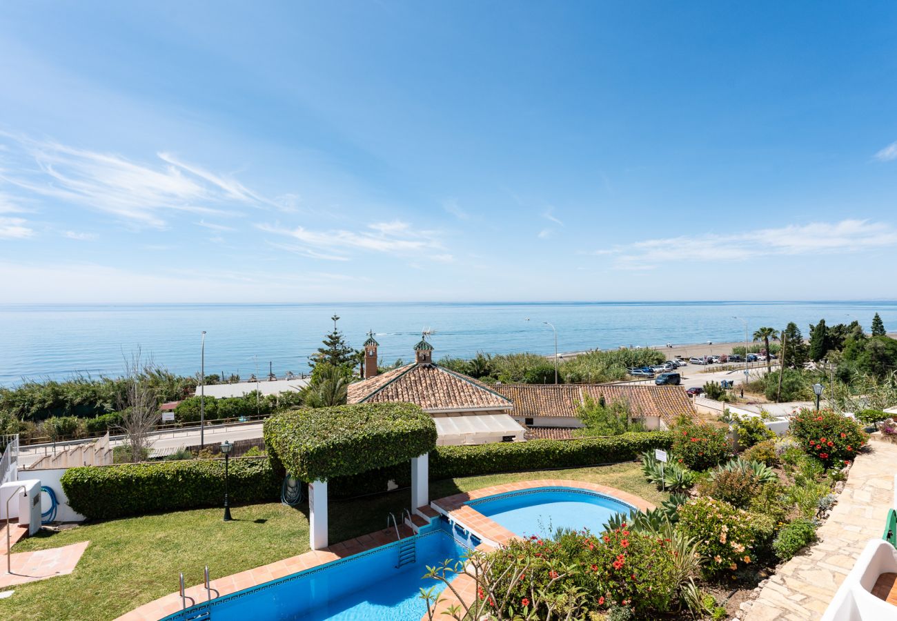Terraced House in Benajarafe - First line beach, direct access to the pool from terrace