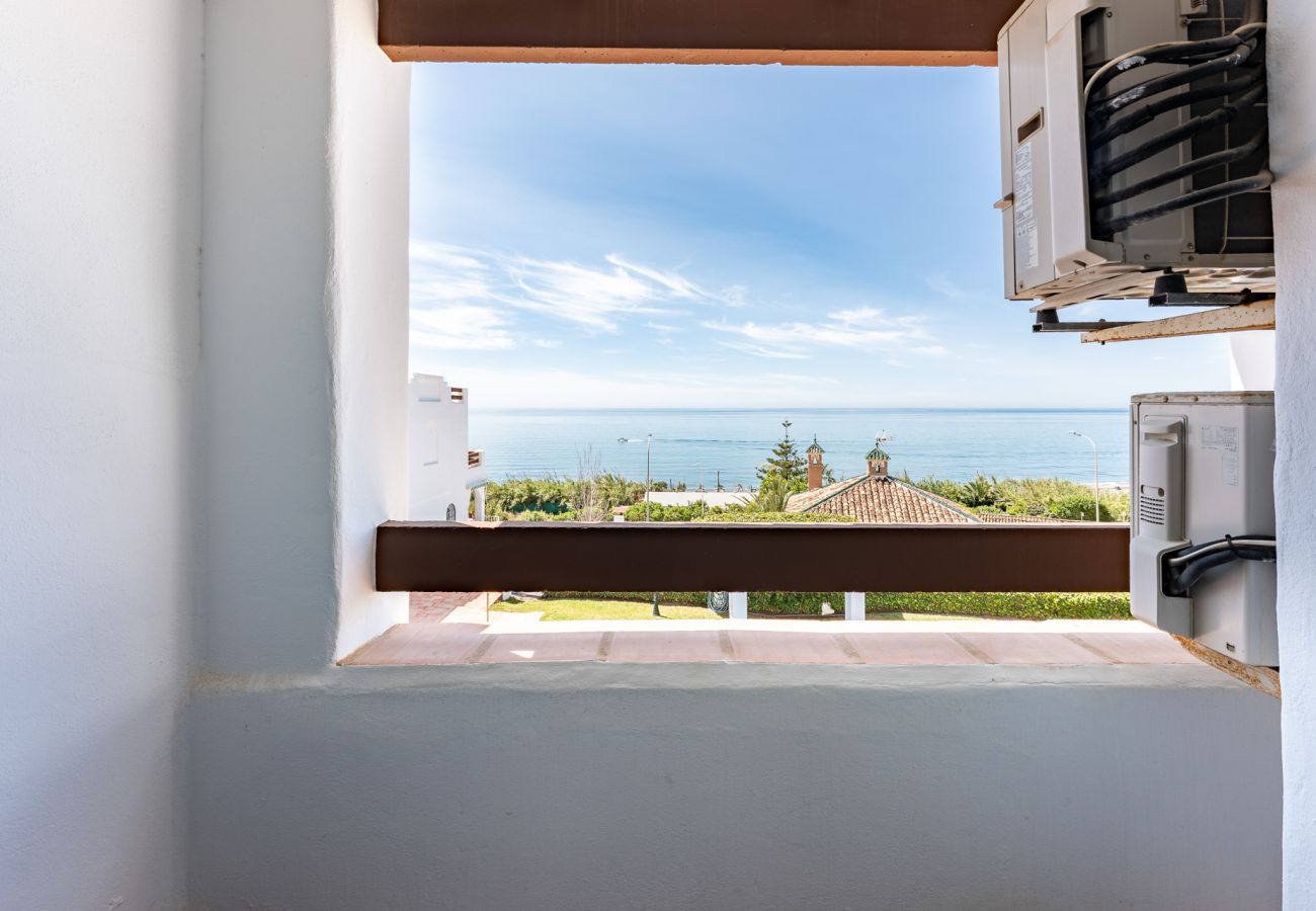 Terraced House in Benajarafe - First line beach, direct access to the pool from terrace