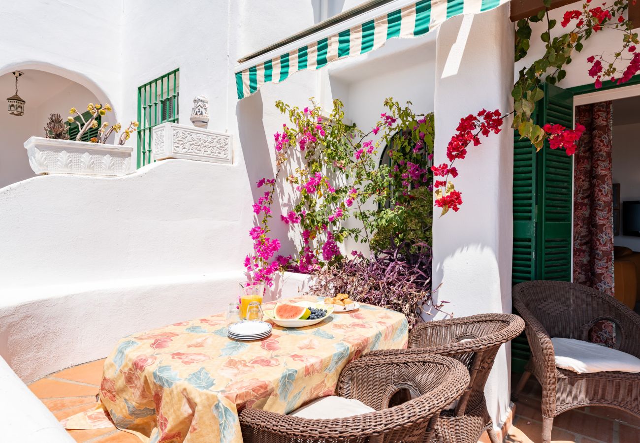 Terraced House in Benajarafe - First line beach, direct access to the pool from terrace
