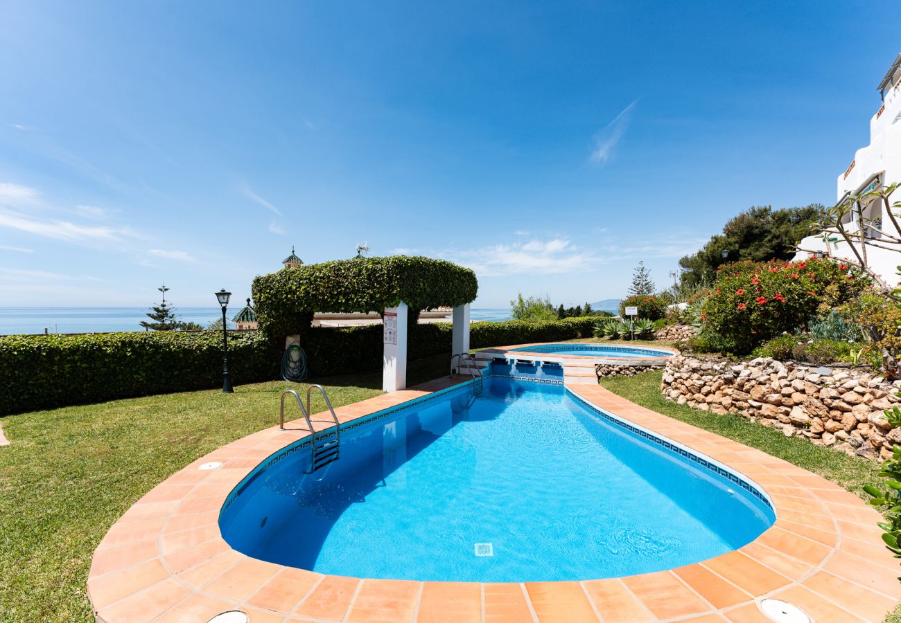 Terraced House in Benajarafe - First line beach, direct access to the pool from terrace