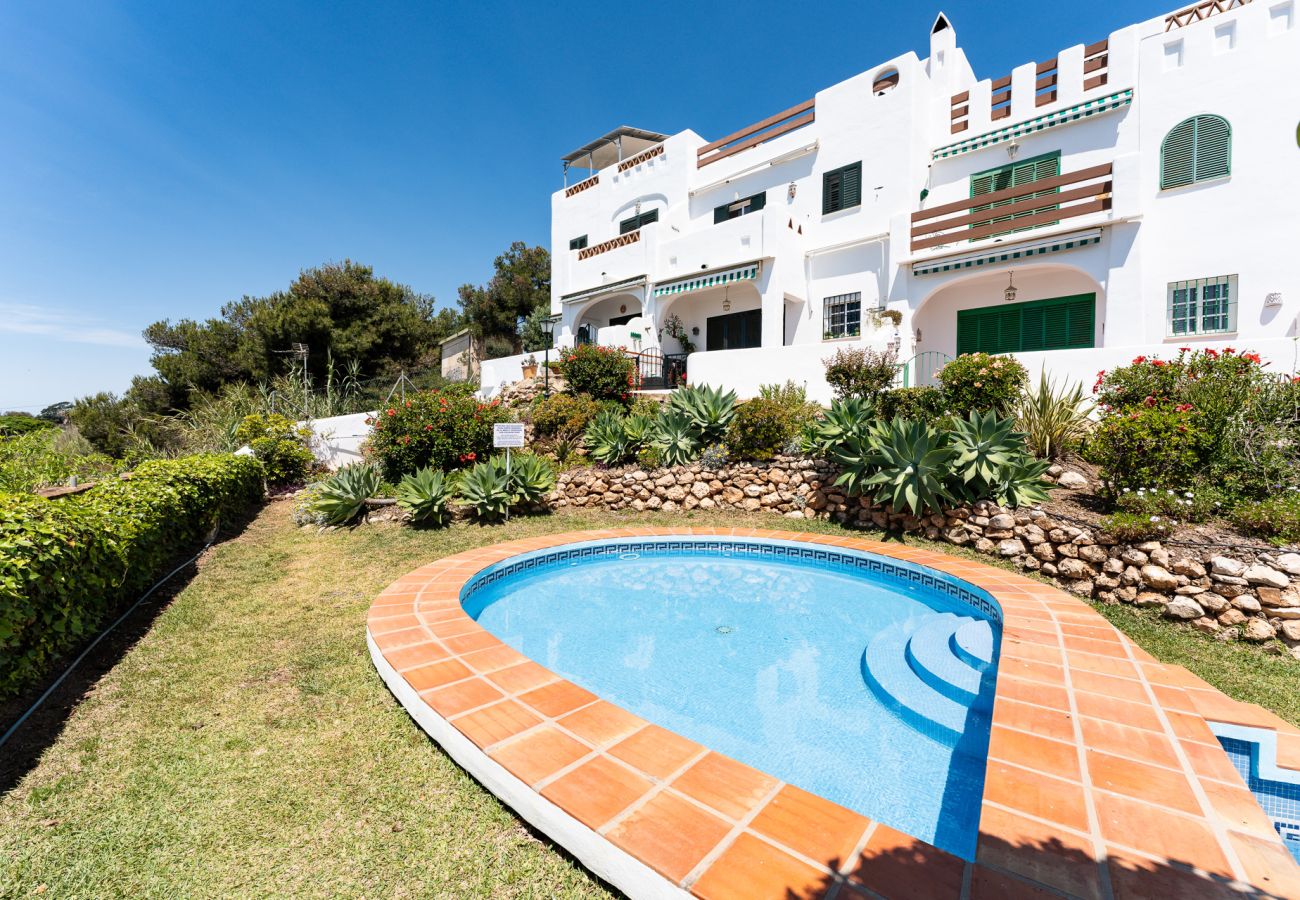 Terraced House in Benajarafe - First line beach, direct access to the pool from terrace