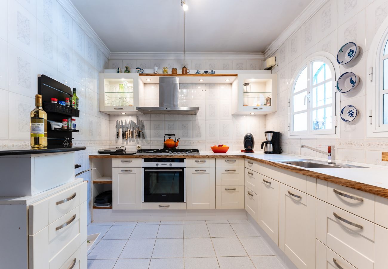 Terraced House in Benajarafe - First line beach, direct access to the pool from terrace