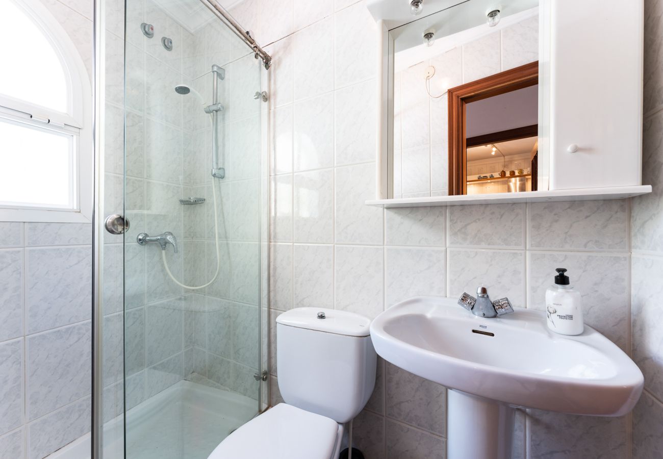 Terraced House in Benajarafe - First line beach, direct access to the pool from terrace