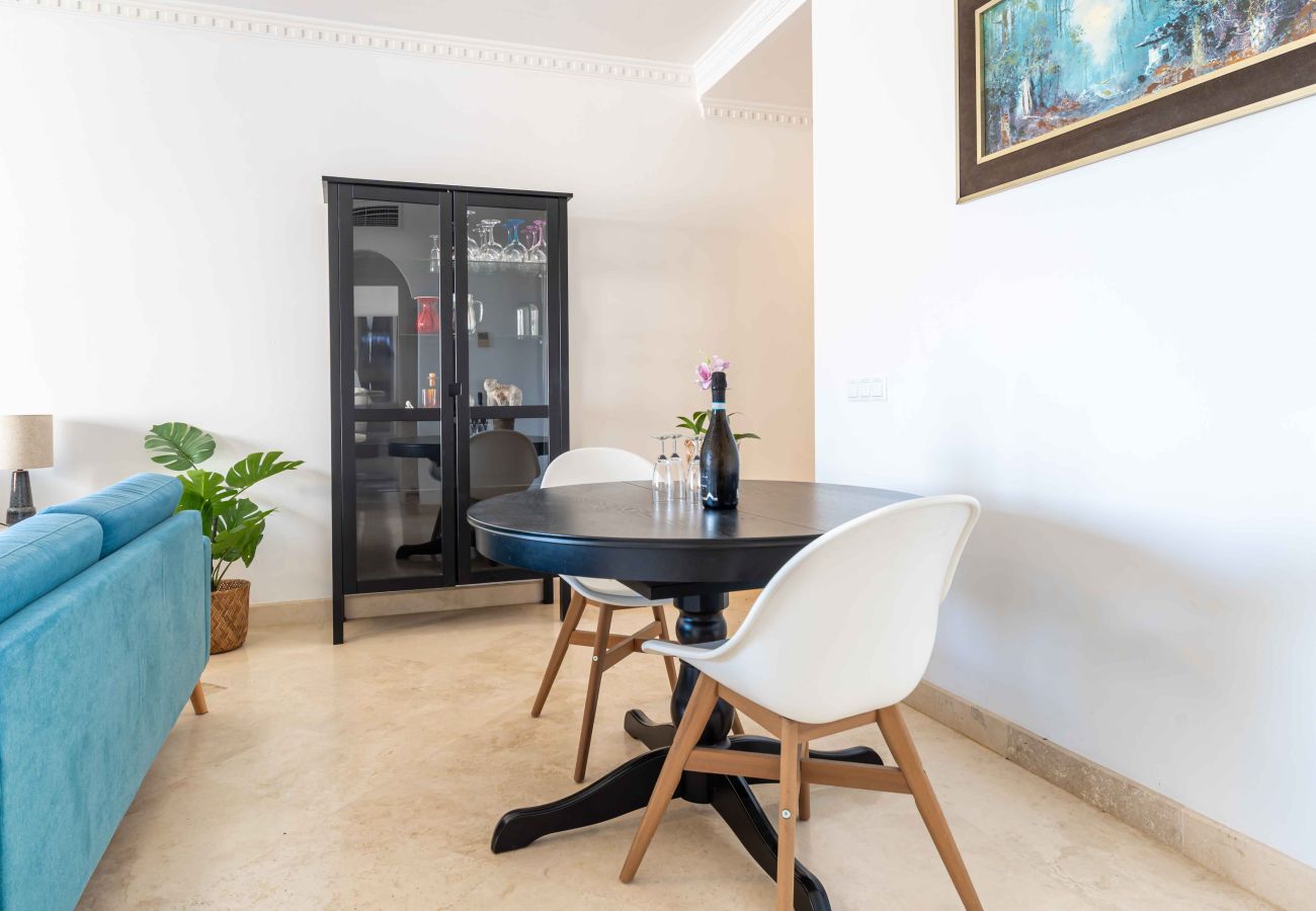 Apartment in Mijas - 4 minutes stroll to Restaurants and Mini market. 15min. drive to Fuengirola beach
