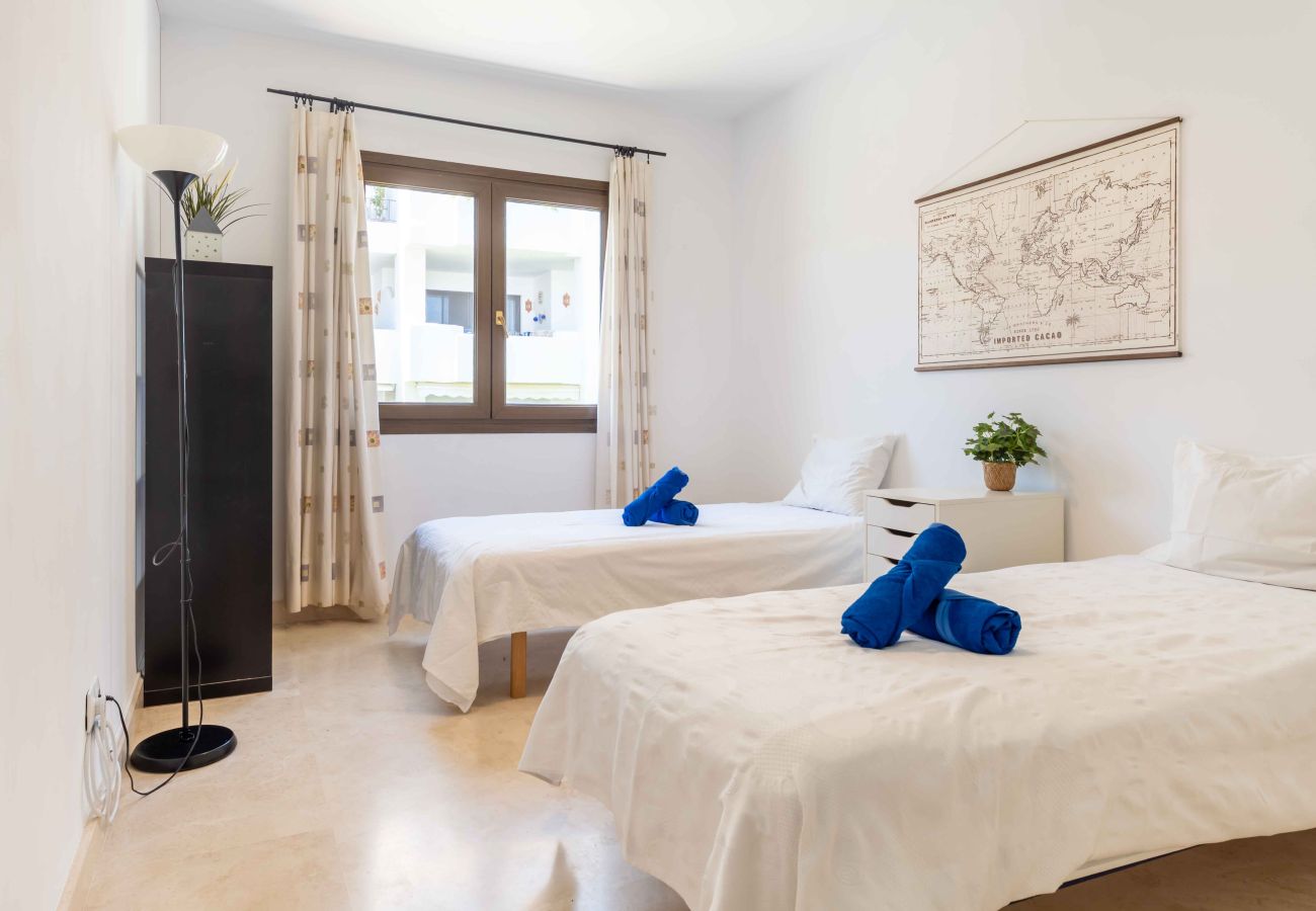 Apartment in Mijas - 4 minutes stroll to Restaurants and Mini market. 15min. drive to Fuengirola beach