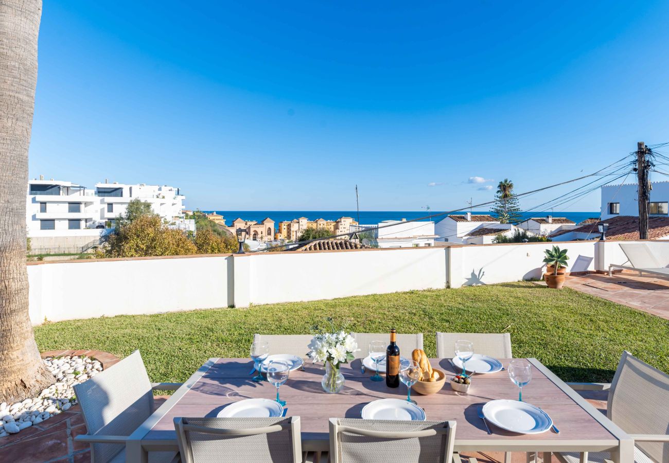 Villa in Mijas Costa - Lovely Sea view Villa with only 7 minutes walk to the Fuengirola Beach