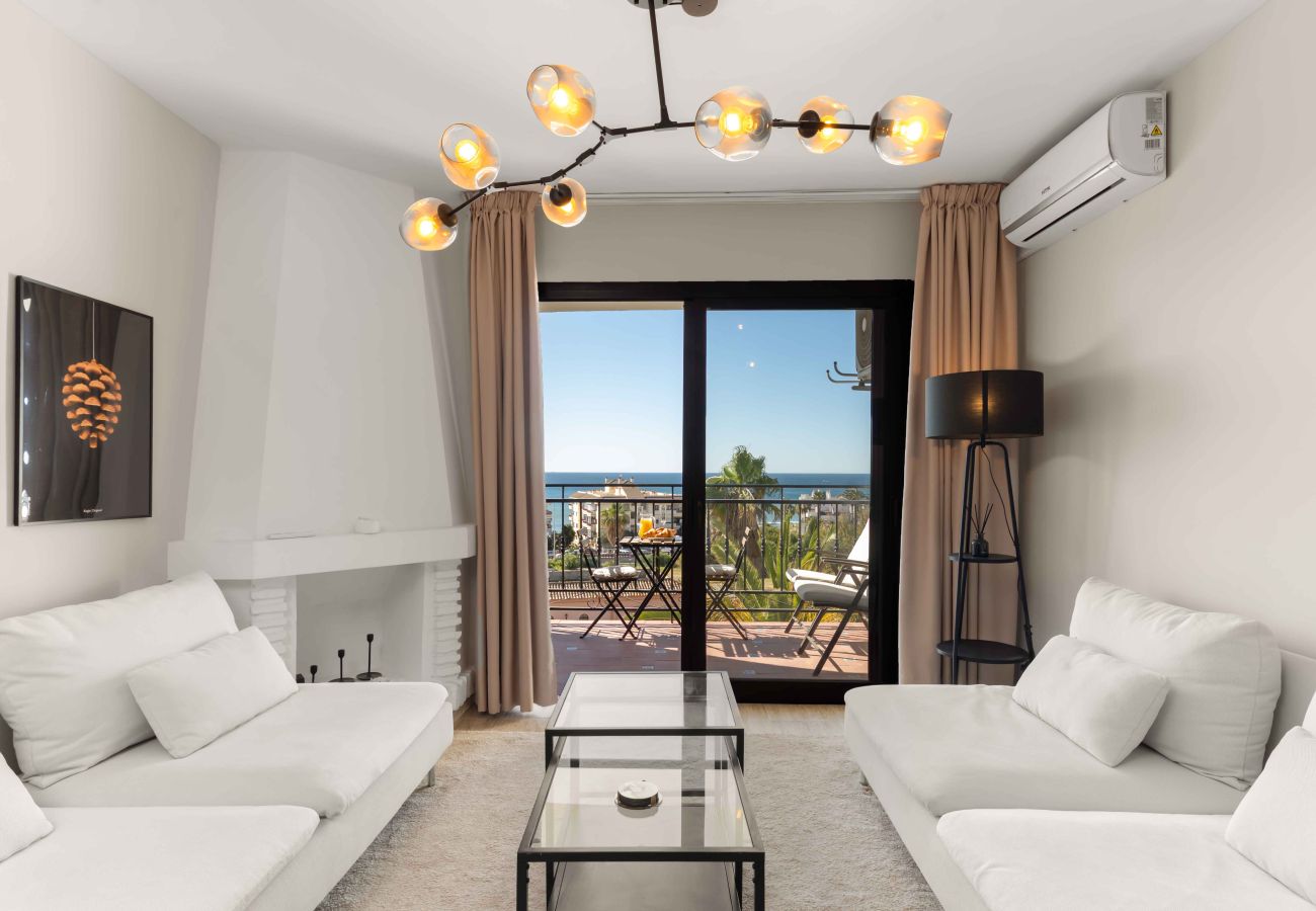 Apartment in Mijas Costa - PRIME LOCATION! Few minutes walk to the Beach, Sports Club, Restaurants, Supermarkets and more!