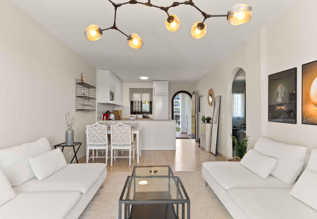 Apartment in Mijas Costa - PRIME LOCATION! Few minutes walk to the Beach, Sports Club, Restaurants, Supermarkets and more!