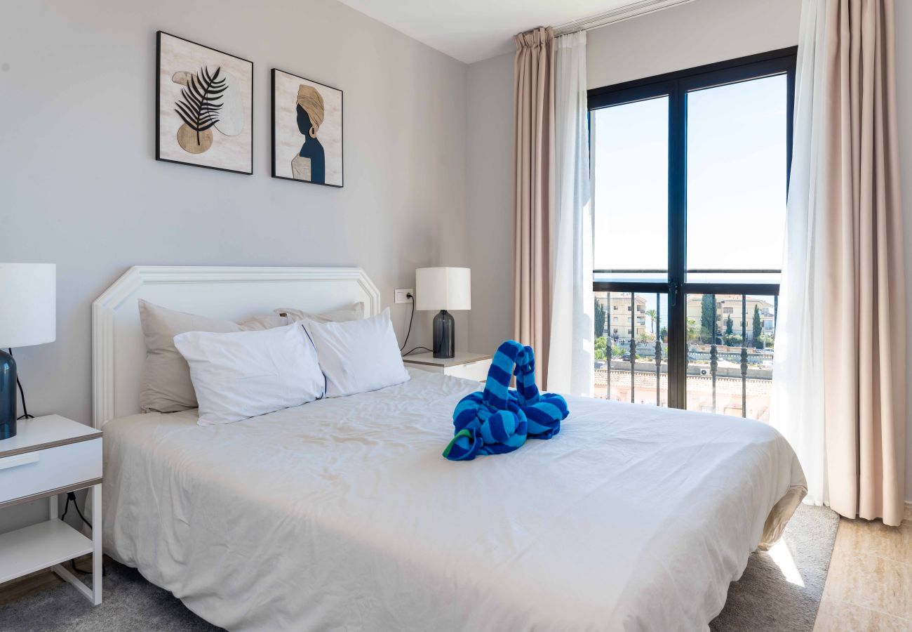 Apartment in Mijas Costa - PRIME LOCATION! Few minutes walk to the Beach, Sports Club, Restaurants, Supermarkets and more!