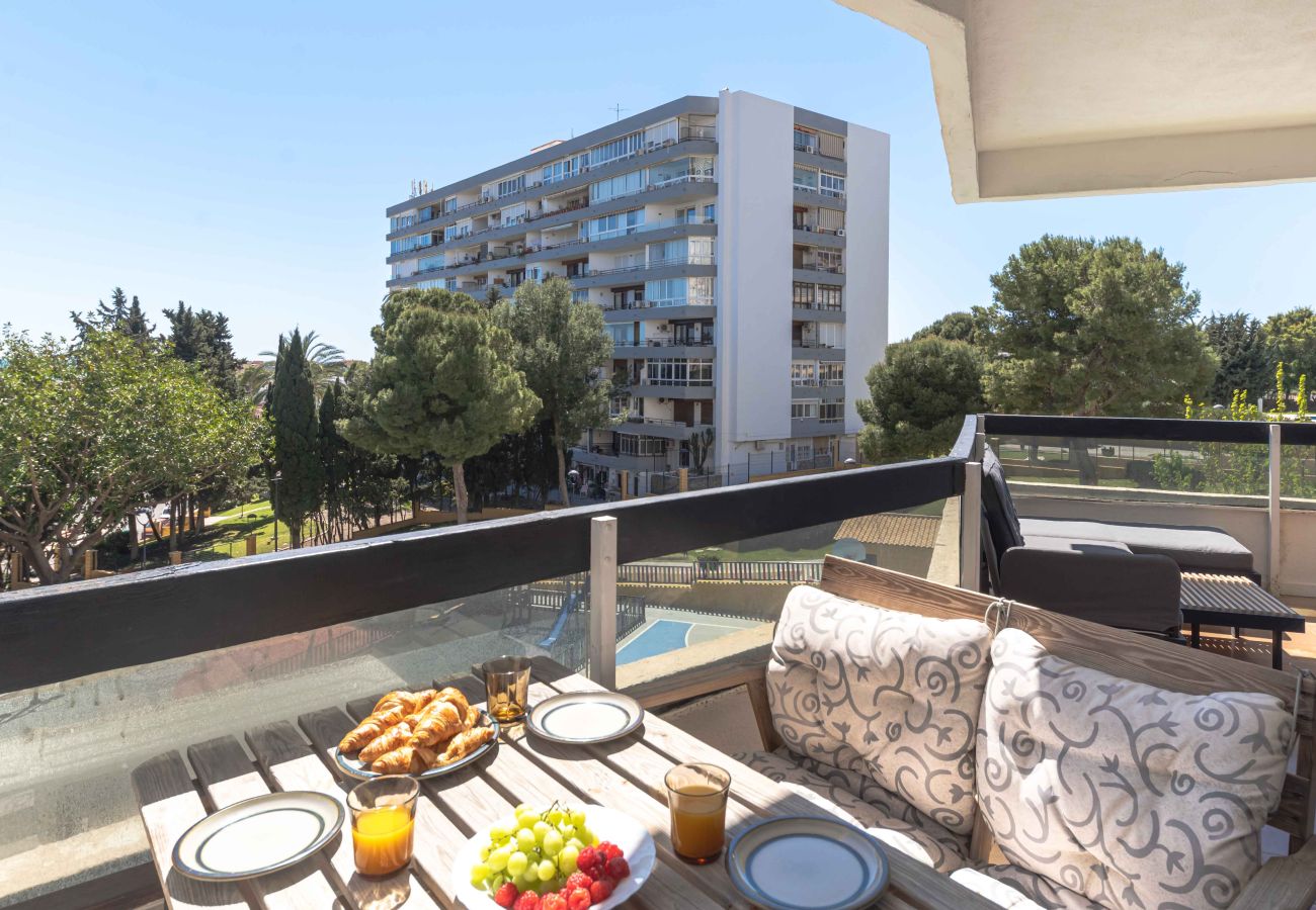 Apartment in Torremolinos - Perfect location! Walk a few minutes to restaurants, lovely beach, town, train and bus.