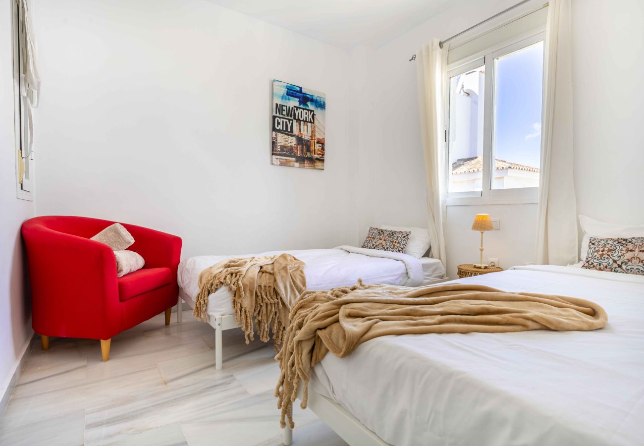 Apartment in Marbella - Lovely Penthouse! Walk only 20min to Puerto Banús