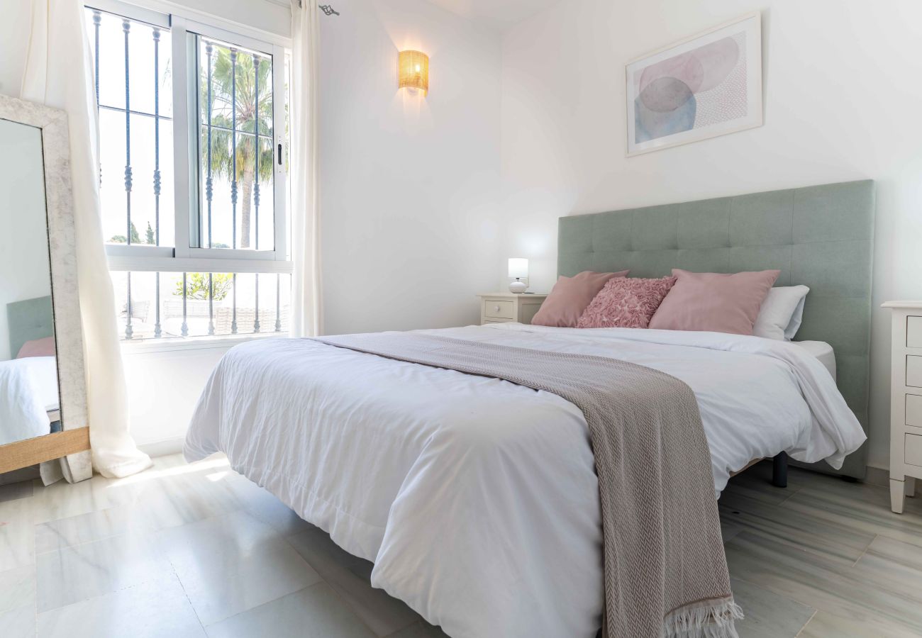 Apartment in Marbella - Lovely Penthouse! Walk only 20min to Puerto Banús