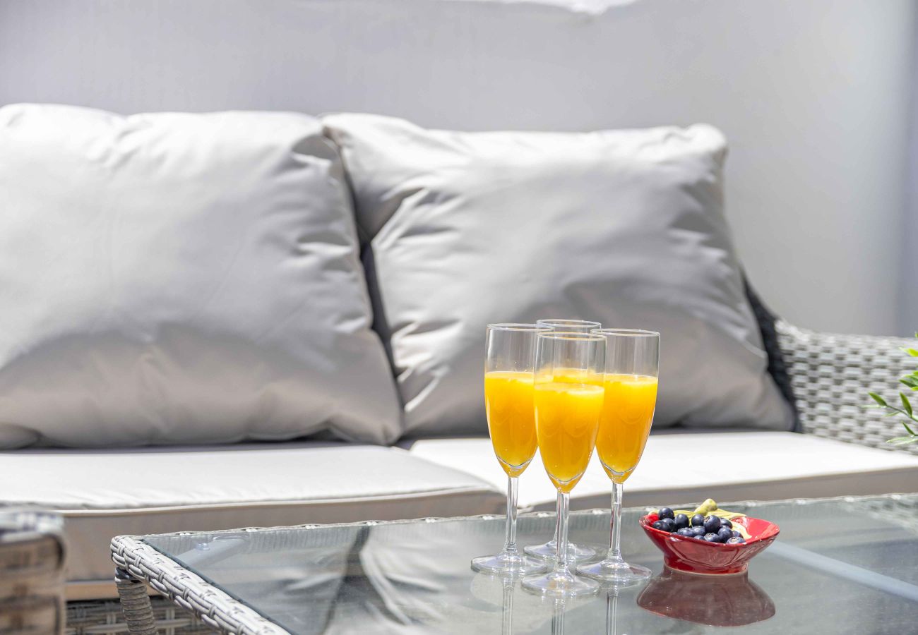 Apartment in Marbella - Lovely Penthouse! Walk only 20min to Puerto Banús